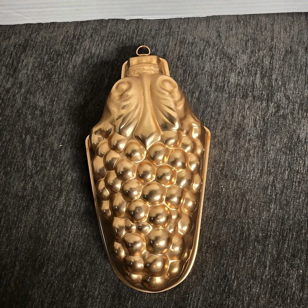 Vintage Copper-Colored Grape Cluster Gelatin Mold